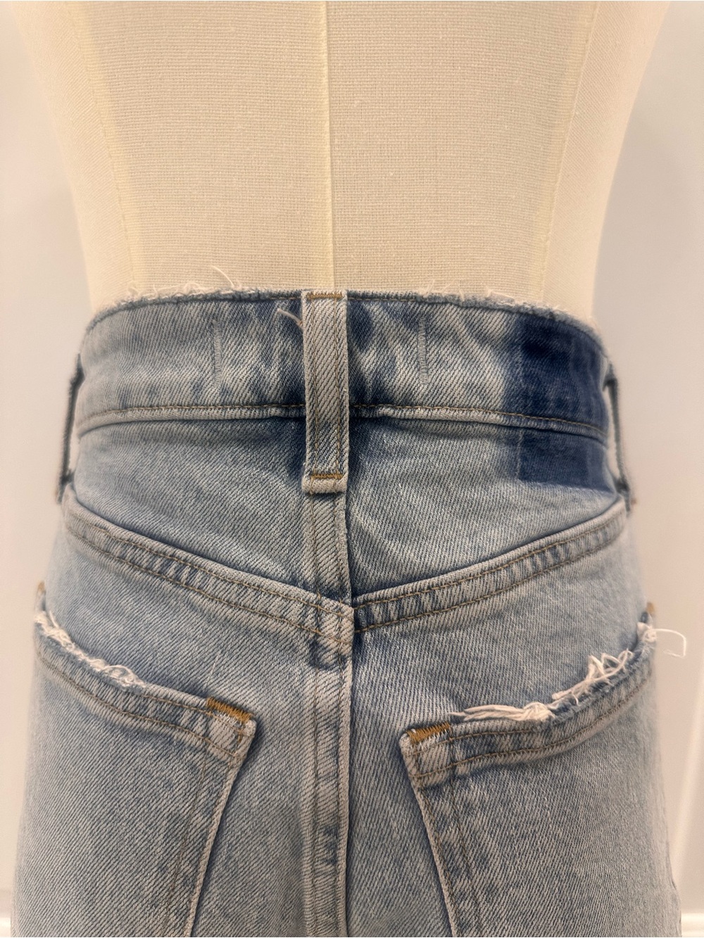 Abercrombie & Fitch Light Blue ‘The 90s Relaxed Jean, High-Rise, Curvy Love’ - Picture 7 of 9